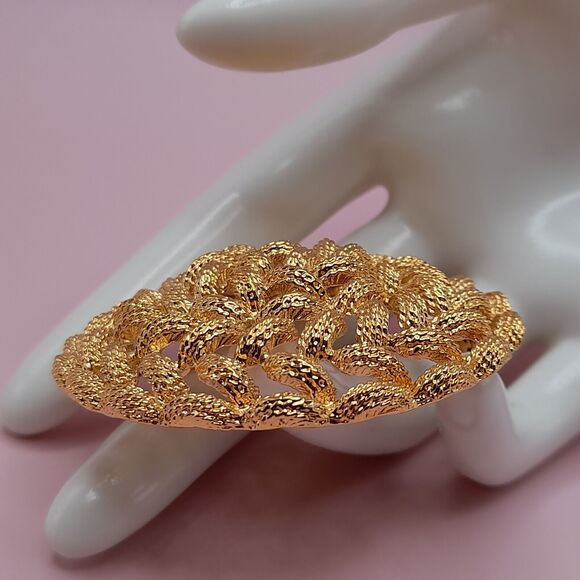 Vintage Monet Woven Round Pin Brooch, Gold Plated Brooch, 2 1/4 Inches - Picture 4 of 11